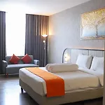 Front One Gosyen Hotel Salatiga