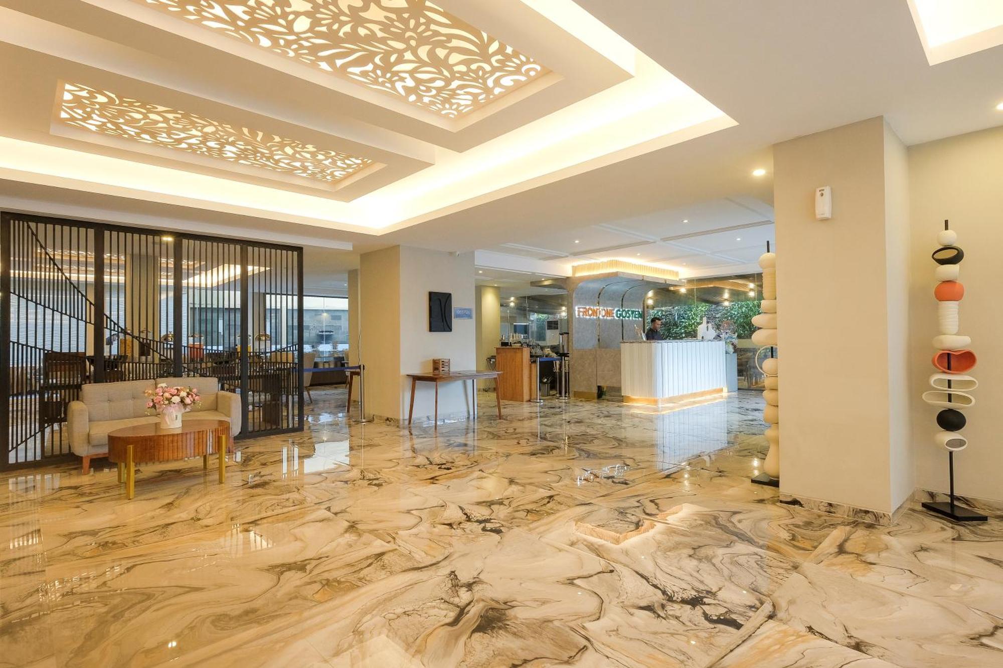 Front One Gosyen Hotel